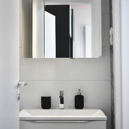 Casa Box Premium Free Garage * Μαριμπόρ